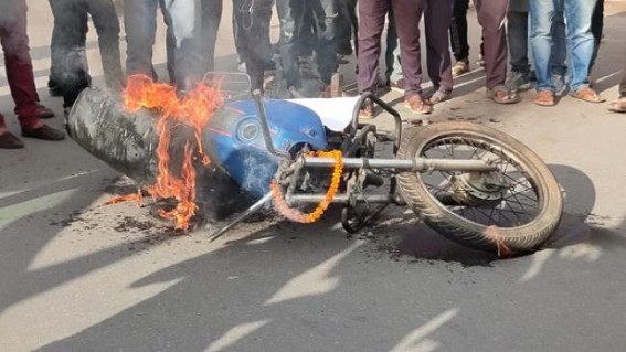 Congress burnt motorbike in Protest against Fuel Price hikes : Protest added ‘Unemployment, Price Hike, Corruption’ issues